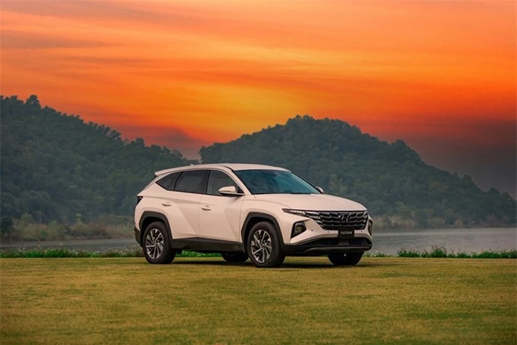 Giá lăn bánh Hyundai Tucson cuối tháng 5/2024 siêu rẻ, ‘chơi tất tay’ với Mazda CX-5 và Honda CR-V ảnh 2