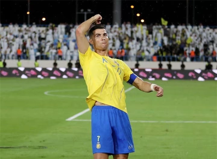 Forbes: Ronaldo đứng đầu thu nhập các VĐV trong 12 tháng qua