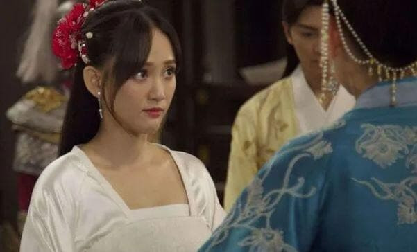 Hoàng hậu thê thảm nhất lịch sử: Bị 6 vị vương gia thay phiên nhau chơi đùa, con gái nàng cũng không may mắn thoát được