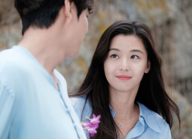 Dẫn người yêu về nhà ra mắt, không ngờ bạn trai thẳng tay hất cốc nước vào mặt anh rể tôi trong sự bàng hoàng của cả gia đình