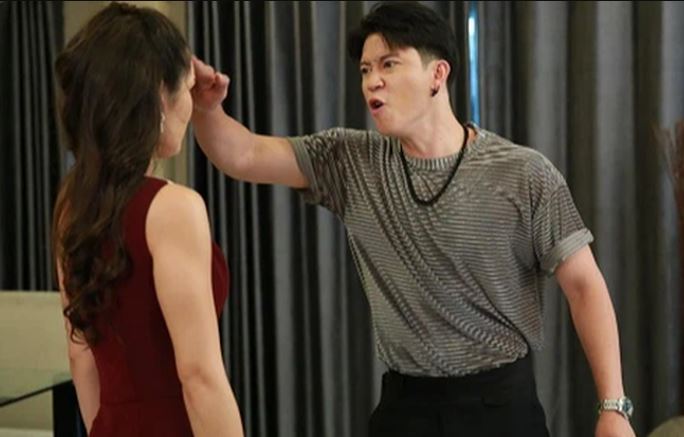 Ngày em chồng dẫn bạn trai về chơi nhà, mẹ tức đến mức bật khóc, còn chồng tôi nóng mặt cầm chổi đuổi đi