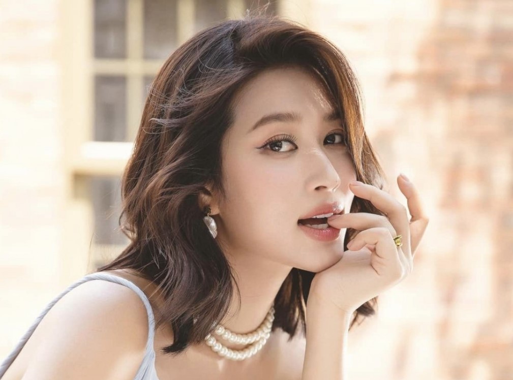 Hoa hậu Đoàn Thiên Ân dịu dàng, cuốn hút trong bộ ảnh mới