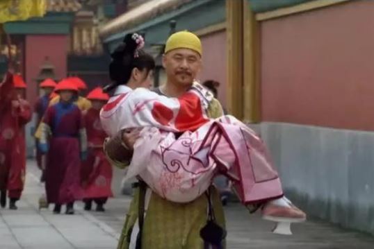 Làm thế nào để tránh ngủ với hoàng đế trong kỳ kinh nguyệt? Các phi tần phải sử dụng cách này...