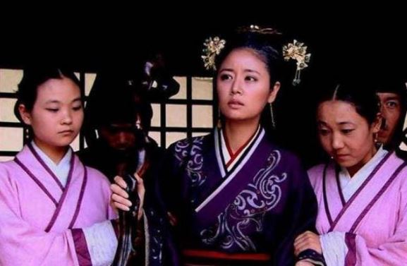 Nhờ thái giám viết sai một chữ khiến cung nữ này trở thành Hoàng hậu, gia tộc vì thế mà phú quý cả 800 năm