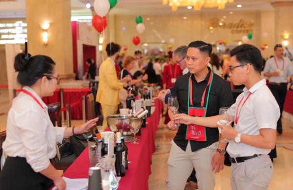 Lễ hội rượu vang Italia 2024: Khám phá văn hóa và cơ hội kinh doanh