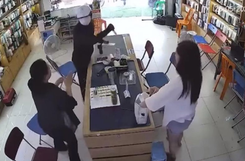 48 giờ truy bắt kẻ cướp cửa hàng điện thoại