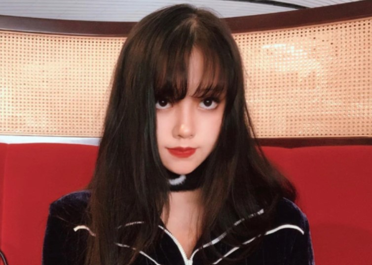 Cuộc sống hiện tại của cô gái "ăn chực" ở phòng chờ sân bay trong 21 ngày, ngủ ké khách sạn 5 sao, dùng hàng hiệu rồi trả lại