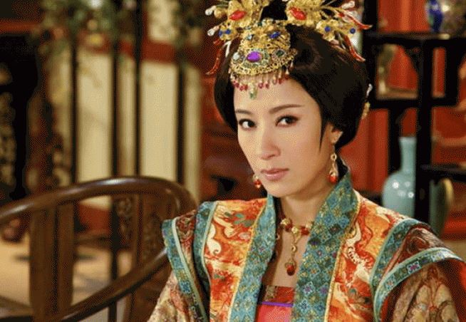 Nàng vốn là bảo mẫu của Hoàng đế, sau này trở thành phi tần được sủng ái nhất nhưng lại qua đời vì béo phì