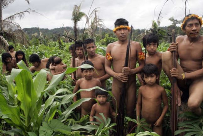 Bộ tộc có nguy cơ tuyệt chủng nhất: Phụ nữ ngủ với nhiều người đàn ông để gia tăng dân số!
