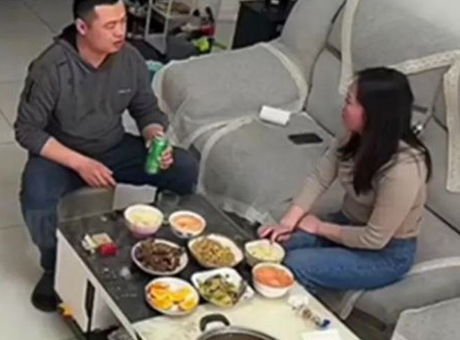 Chồng mua thứ rẻ tiền này để giải tỏa mệt mỏi, nào ngờ bị vợ mắng không kịp vuốt mặt