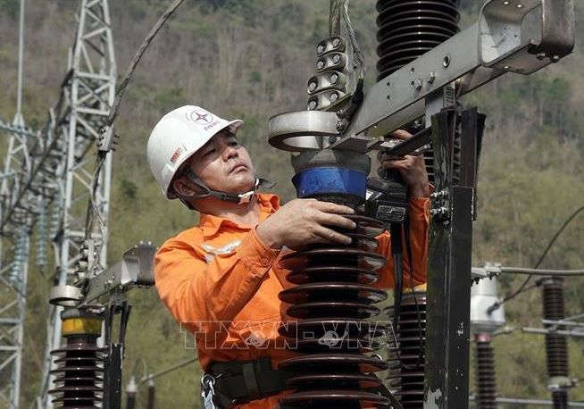 Lần đầu tiên tiêu thụ điện cả nước vượt 1 tỷ kWh