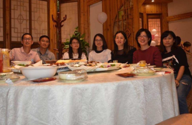 Đi họp lớp, lớp trưởng hỏi lương tôi bao nhiêu, tôi nói 70 triệu/tháng: Về nhà phát hiện bị 5 người trong lớp block