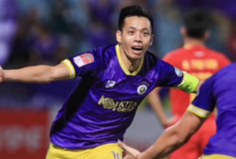 Làm rể nhà cựu Chủ tịch CLB Sài Gòn, Văn Quyết bị em vợ trêu chọc chuyện tiền thưởng bóng đá