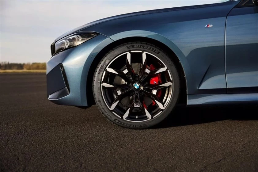 BMW 3-Series 2025 ra mắt: Nâng cấp thiết kế, giá quy đổi từ 1,15 tỷ đồng 471098