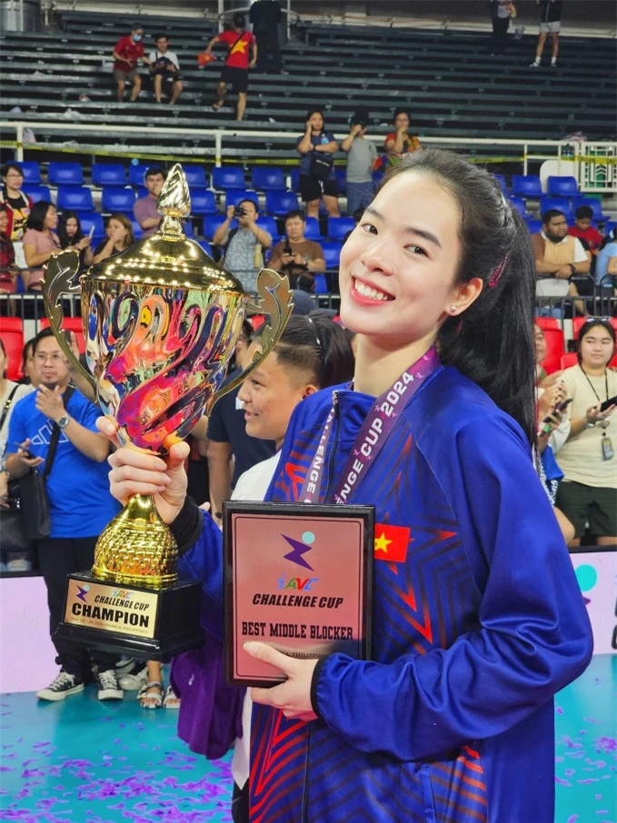 Đội tuyển bóng chuyền nữ Việt Nam vô địch giải châu Á - AVC Challenge Cup 2024 tối ngày 29/5. Đáng chú ý, Lê Thanh Thúy được trao giải Phụ công xuất sắc nhất
