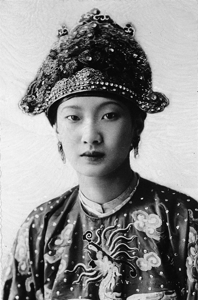 Hoàng hậu Nam Phương trong trang phục cung đình (ảnh tư liệu).