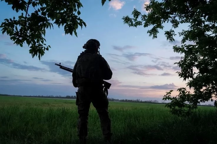 Một binh lính Ukraine ở Vovchansk vào tháng 5/2024. Ảnh: Reuters