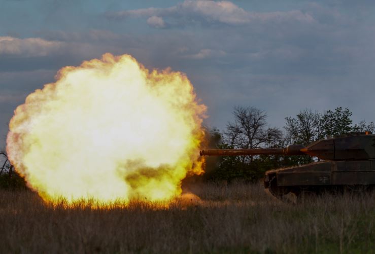 Ý đồ của Nga khi tấn công như vũ bão bằng xe bọc thép vào phía Đông Ukraine