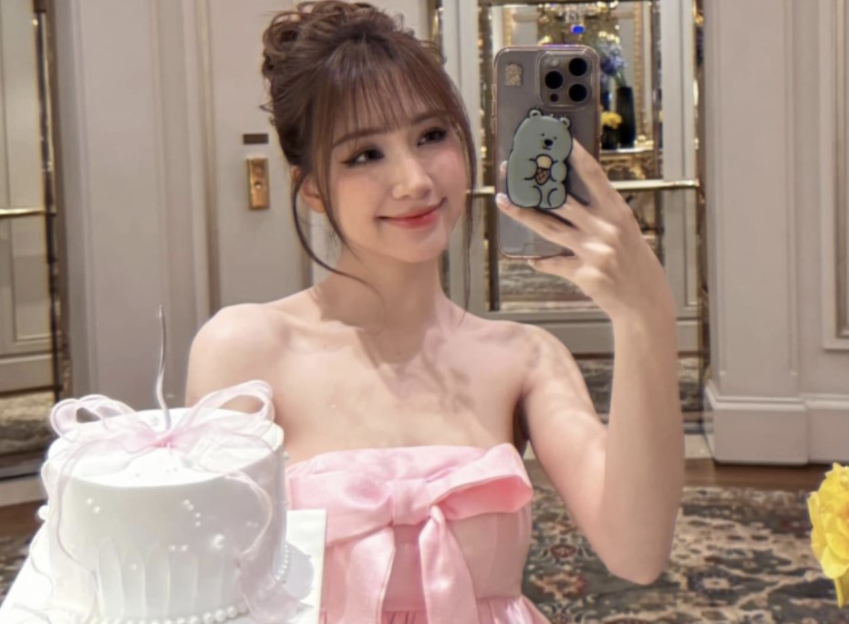 Hoà Minzy khoe ảnh xinh tựa nàng thơ, bạn thân 10 năm Văn Toàn vào thả nhẹ từ "em" khiến dân tình dậy sóng