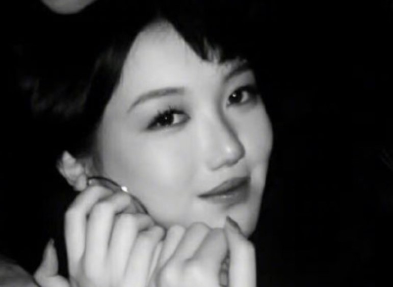 Ngày nào bị chế nhạo vì hở hàm ếch, con nữ diễn viên này giờ xinh đẹp không nhận ra, học ở trường đắt đến giật mình