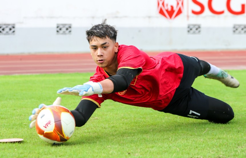 Thủ môn Việt kiều mới toanh gia nhập đội bóng của Việt Nam