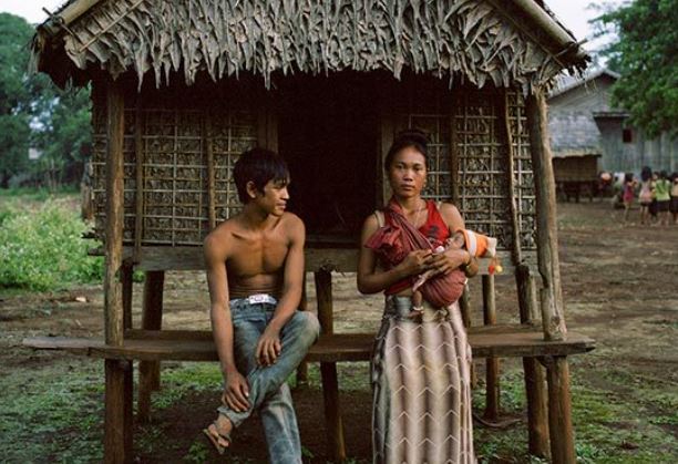 Choáng váng với bộ tộc cha mẹ dựng lều cho con gái 'làm chuyện ấy' trước hôn nhân