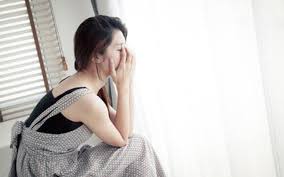 Yêu nhau mấy tháng, bạn trai đã bàn chuyện cưới hỏi nhưng tôi hoang mang sau một lần đến nhà anh chơi