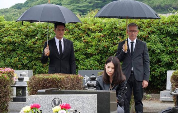 Bố vợ qua đời vì đột quỵ, chồng em bỏ phong bì đúng 500 nghìn, em quá đỗi bất ngờ nhưng chẳng thể buông lời trách anh