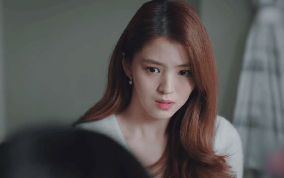 
Lần đầu rủ đến nhà ăn cơm, mẹ bạn trai đưa mớ rau cải cúc bắt nấu chung với thứ quả khiến tôi "sang chấn"