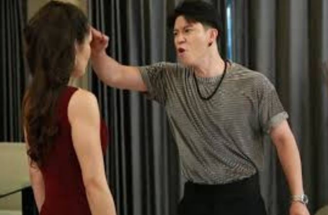 Ngày em chồng dẫn bạn trai về chơi nhà, mẹ tức đến mức bật khóc, còn chồng tôi nóng mặt cầm chổi đuổi đi