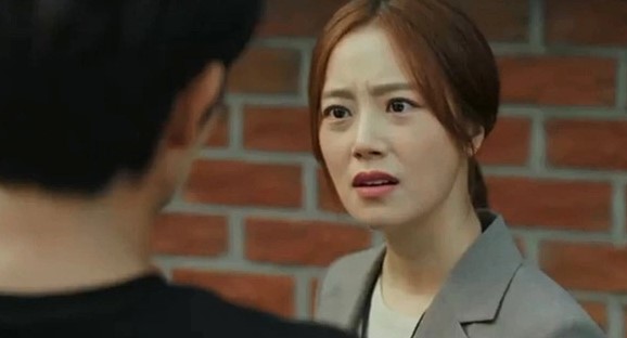 Sang nhà ngoại ăn giỗ, bố vợ kêu đi chặt thịt gà nhưng con rể buông một câu khiến cả họ im bặt