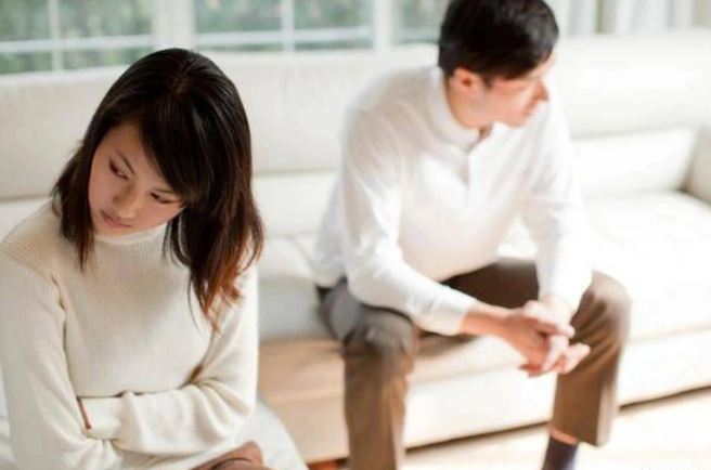 Dẫn bạn trai về ra mắt, mẹ tôi chỉ liếc qua đã giận dữ bỏ lên phòng