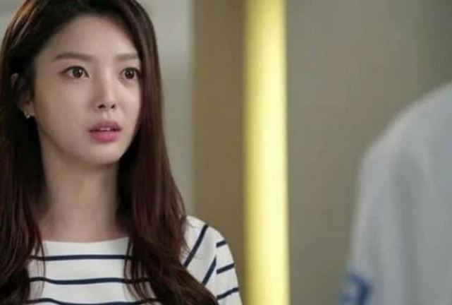 Bạn trai rủ về nhà chơi, tôi ăn mặc chỉn chu nhưng nhìn thấy bàn bày đồ ăn thì lập tức "hóa đá"