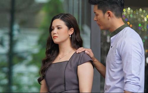 Vừa mua cho con gái cái điện thoại, vợ tôi đã làm ầm ĩ và đòi ly hôn