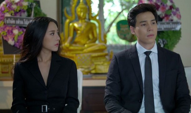 3 năm vợ tôi không đặt chân về nhà, ngày bố vợ qua đời, cô ấy nghe tin chỉ cười khẩy rồi hỏi: "Vậy à?" khiến tôi lạnh hết sống lưng