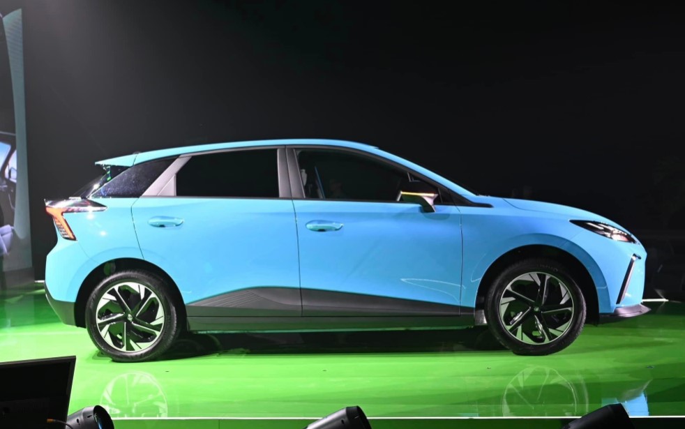 MG4 EV - Xe điện đối thủ của VinFast VF 6 ra mắt tại Việt Nam, giá từ 828 triệu đồng