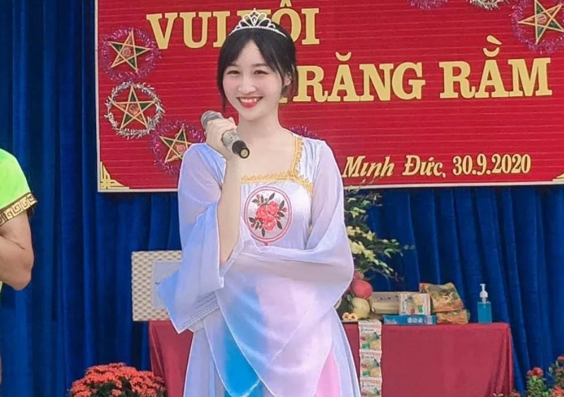 Cô giáo xinh đẹp hóa thân chị Hằng 'nổi như cồn' 4 năm trước giờ ra sao?