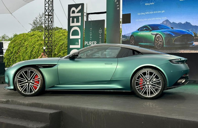 Siêu xe Aston Martin DB12 trình làng đại gia Việt, giá khởi điểm từ 19,5 tỷ đồng