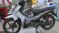 Cận cảnh Honda Wave RSX 2024 màu trắng đen bạc, giá hơn 26 triệu đồng