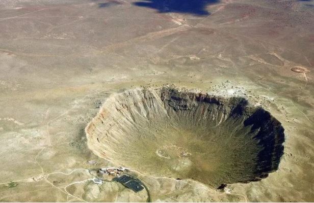 Miệng núi lửa thiên thạch lớn nhất thế giới: Chứa 1.000 tấn vàng và một lượng lớn kim cương, được canh giữ nghiêm ngặt