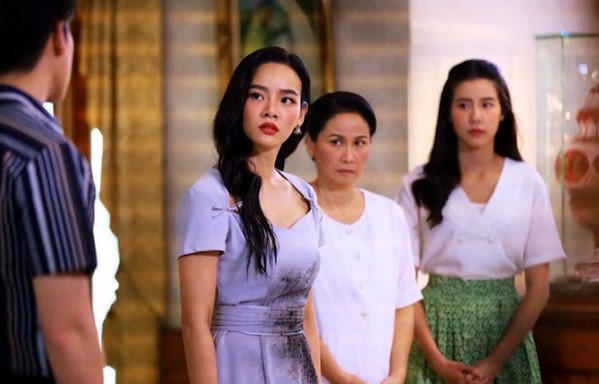 Lúc bố chồng ốm nặng, tôi bảo ông sang tên sổ đỏ cho chúng tôi, nào ngờ anh cả quát một câu xanh rờn