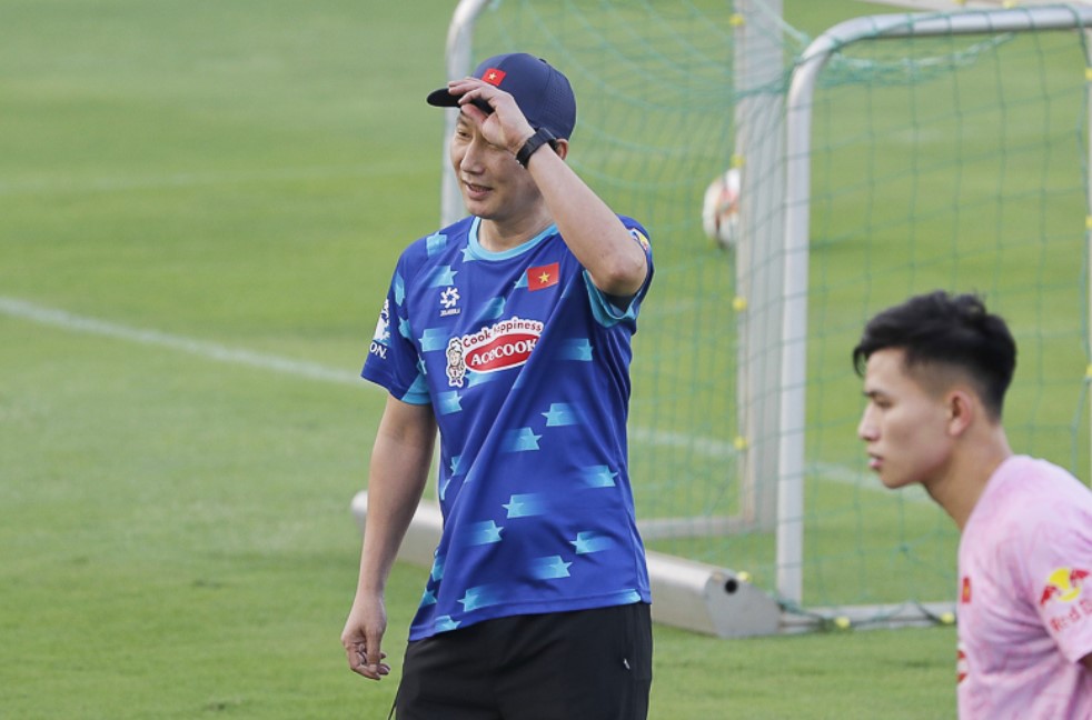 HLV Kim Sang Sik tiến hành loại 4 cầu thủ ĐT Việt Nam