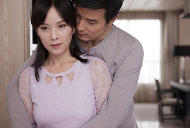 Mặt dày vay tiền đồng nghiệp chồng để mua thức ăn, tôi quyết định ly hôn ngay khi nghe tin sốc!