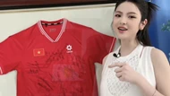 Quang Hải có phản ứng bất ngờ khi Chu Thanh Huyền gọi xin áo đội tuyển Việt Nam để tặng fan