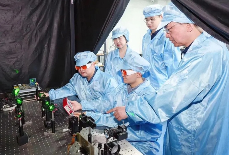 Trung Quốc tạo chip thị giác nhanh nhất cho xe tự lái