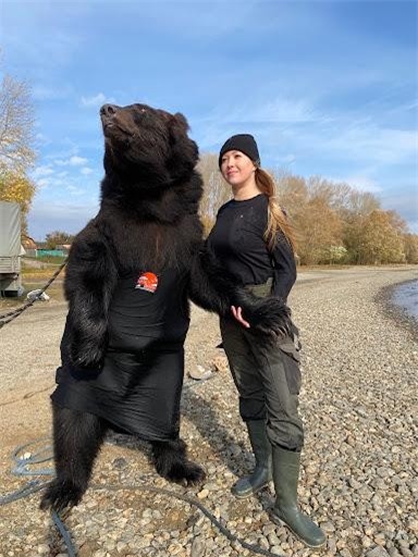 Trông cũng khá xứng đôi vừa lứa. Trông cũng khá xứng đôi vừa lứa.