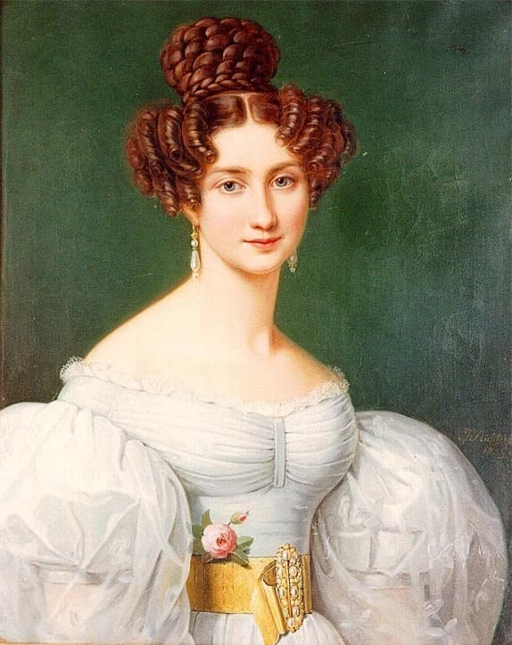 Cô là mối tình đầu của Napoleon năm 15 tuổi, nhảy sông tự vẫn khi bị người yêu phản bội, sau này trở thành Hoàng hậu của Thụy Điển  13
