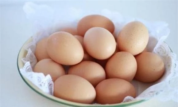 trứng, mua trứng, chọn trứng ngon, trứng bị đốm