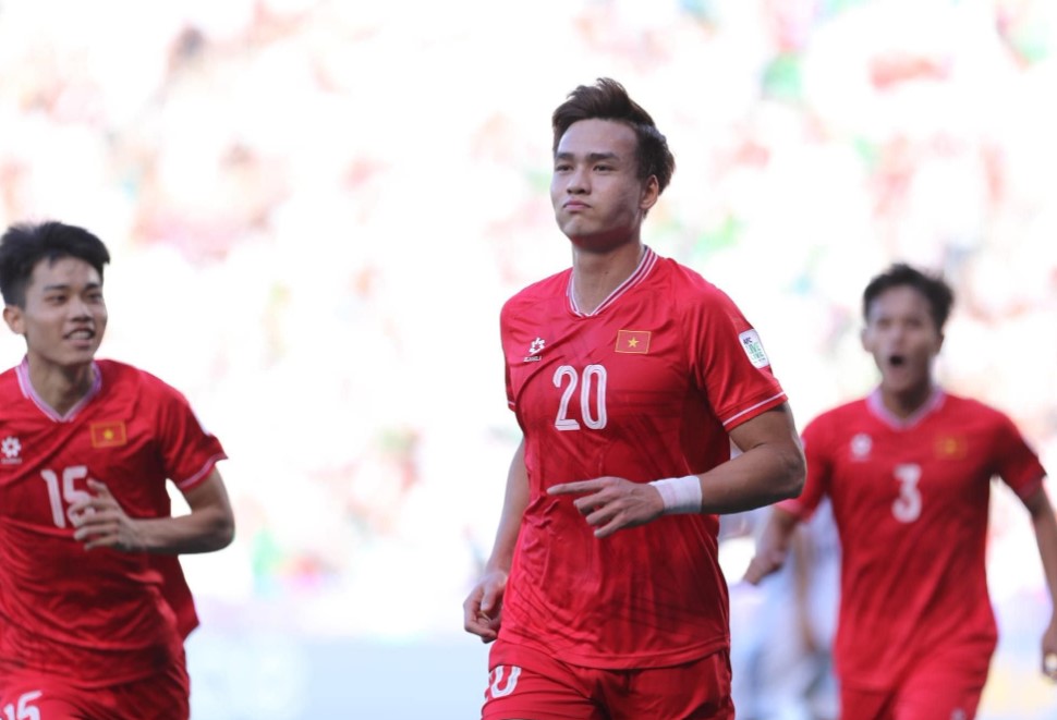 HLV Kim Sang Sik chọn một cái tên bất ngờ trong ban cán sự ĐT Việt Nam