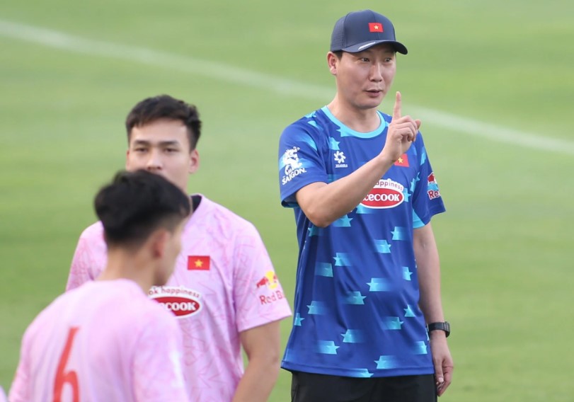 ĐT Việt Nam nhận tin dữ trên BXH FIFA, HLV Kim Sang-sik gặp khó vì 'di sản' của HLV Troussier?